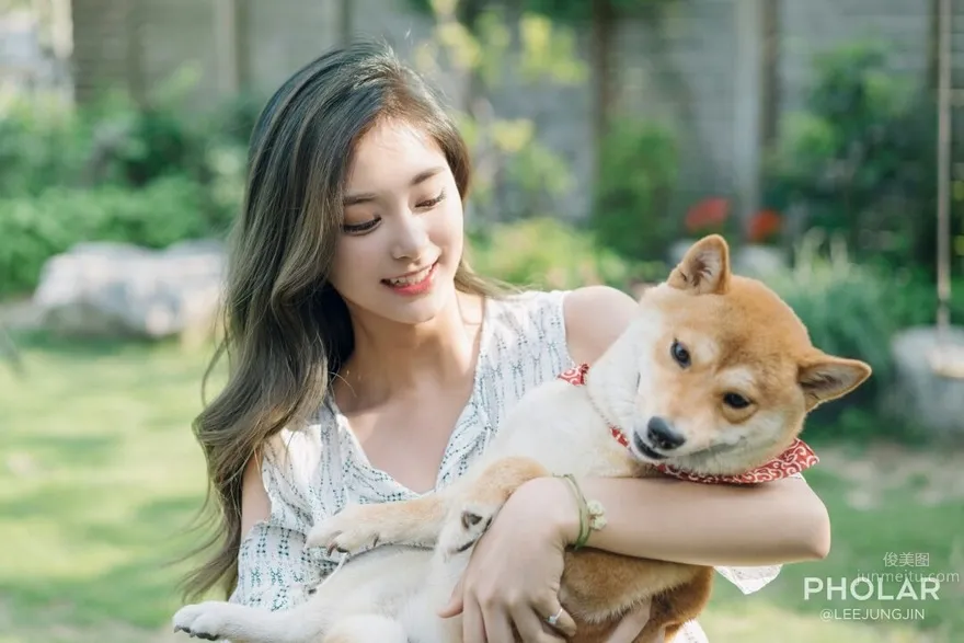 Chou Tzuyu: TWICE photo 4