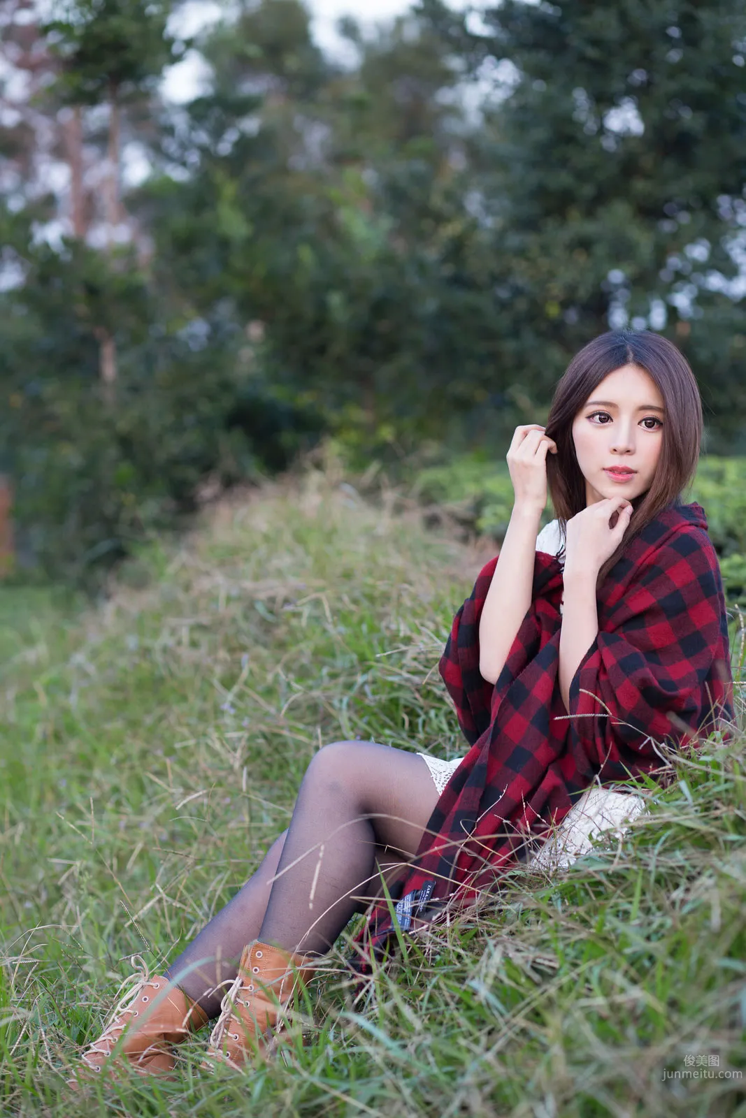 超跑女神大眼正妹張齊郡JULIE踏青外拍 1