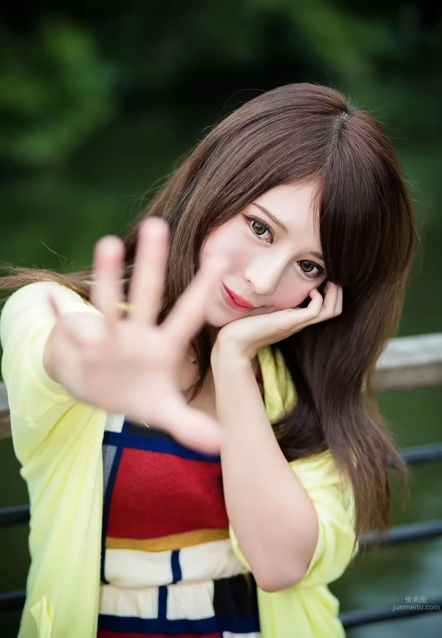 超跑女神大眼正妹张齐郡JULIE踏青外拍_11