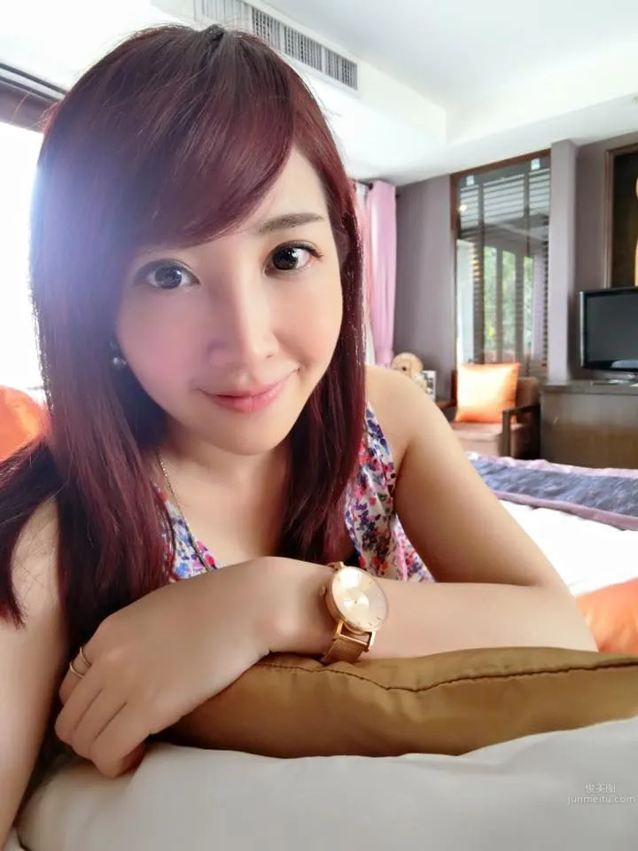 Huang Ruowei Vivi, Big-Eyed Elegant Female Anchor Private Shoot photo 2
