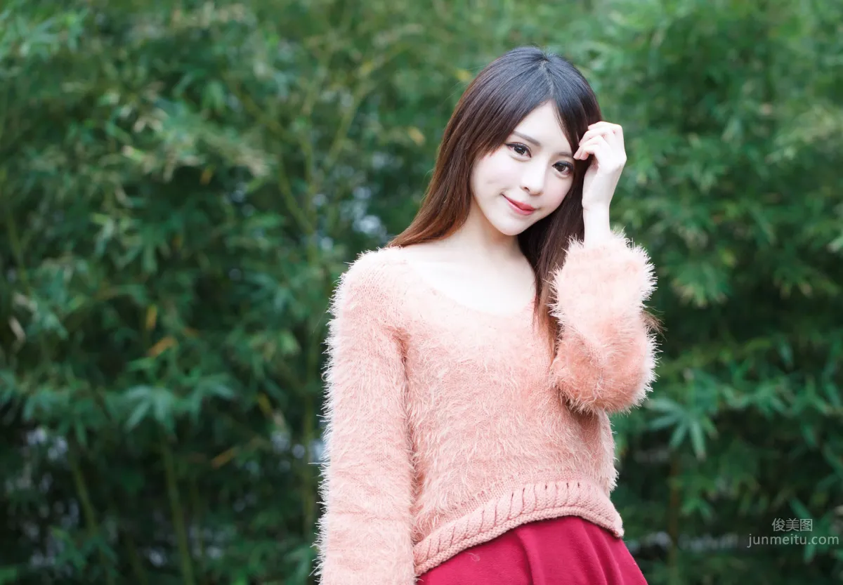 超跑女神大眼正妹张齐郡JULIE踏青外拍_31