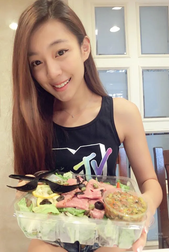 Fei Zixuan - A 9-Head-Tall Beauty So Approachable photo 7