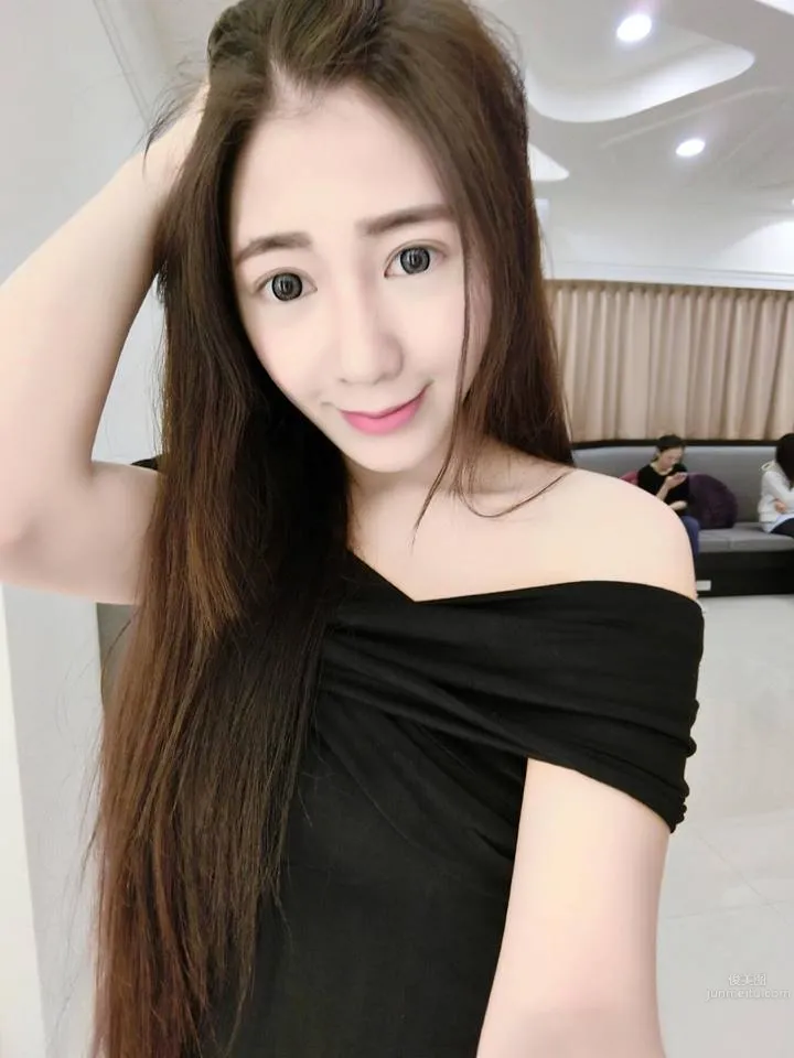 Chih Yu Chen - Striking Electric-Eyed Beauty with a Killer Figure photo 26
