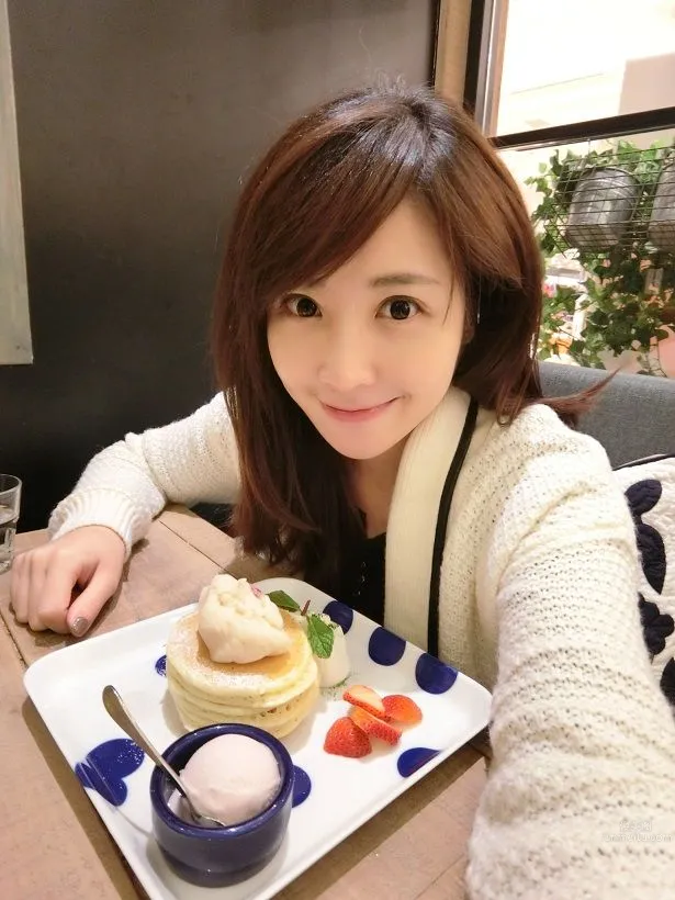 Huang Ruowei Vivi, Big-Eyed Elegant Female Anchor Private Shoot photo 16