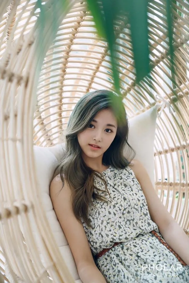 周子瑜- 《TWICE》周子瑜17歲了！青春寫真美圖賞 6
