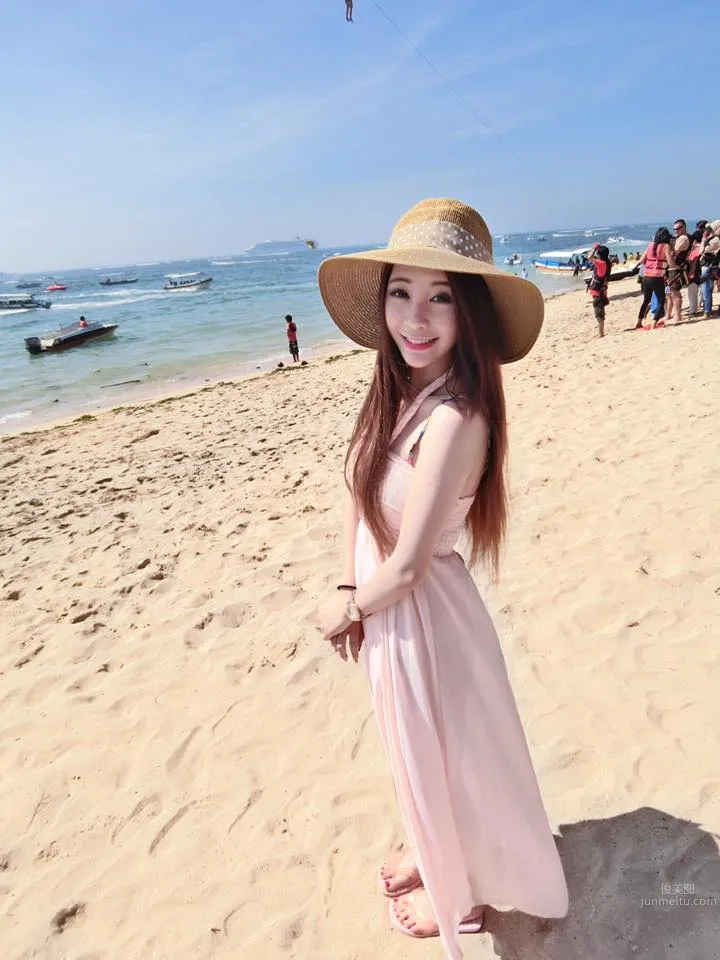 Chih Yu Chen - Striking Electric-Eyed Beauty with a Killer Figure photo 6