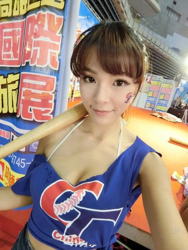林思嘉Revy- 好美艳的高挑性感车模_0