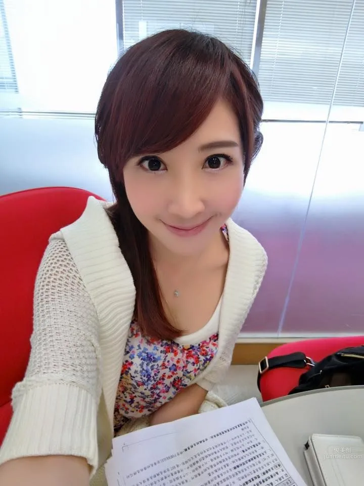 Huang Ruowei Vivi, Big-Eyed Elegant Female Anchor Private Shoot photo 14