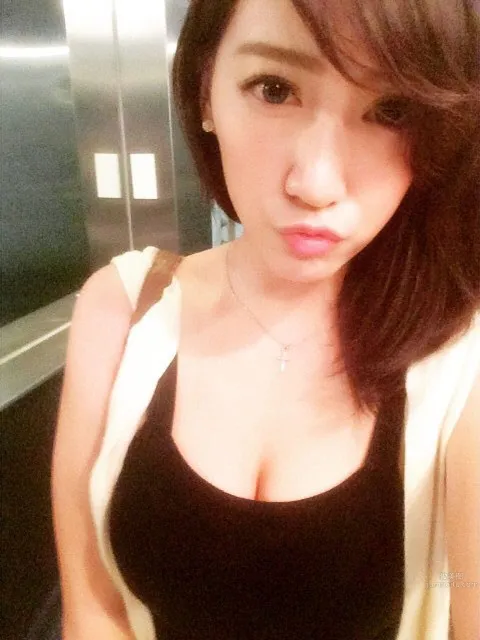 鄭詩璇- 超正實踐畢業季表特月曆美女 16