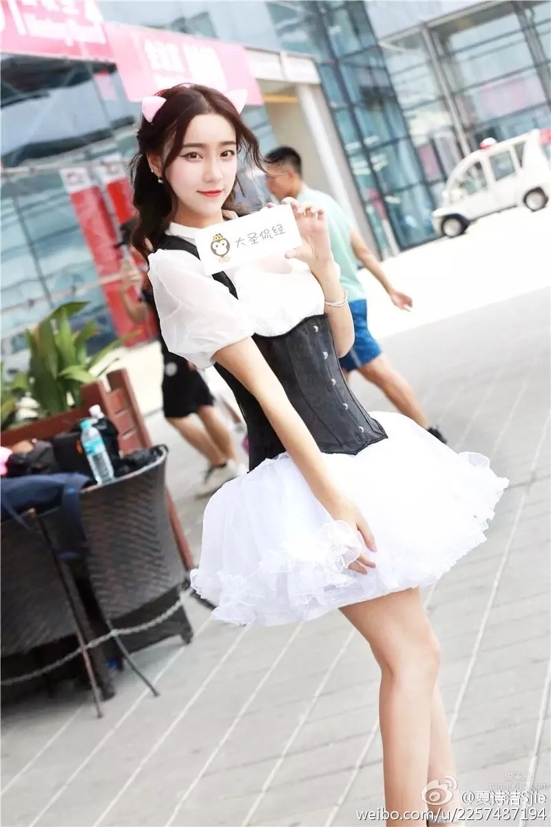 Xia Shijie Sijie - CJ2016 NetDragon Game Booth SG. photo 4