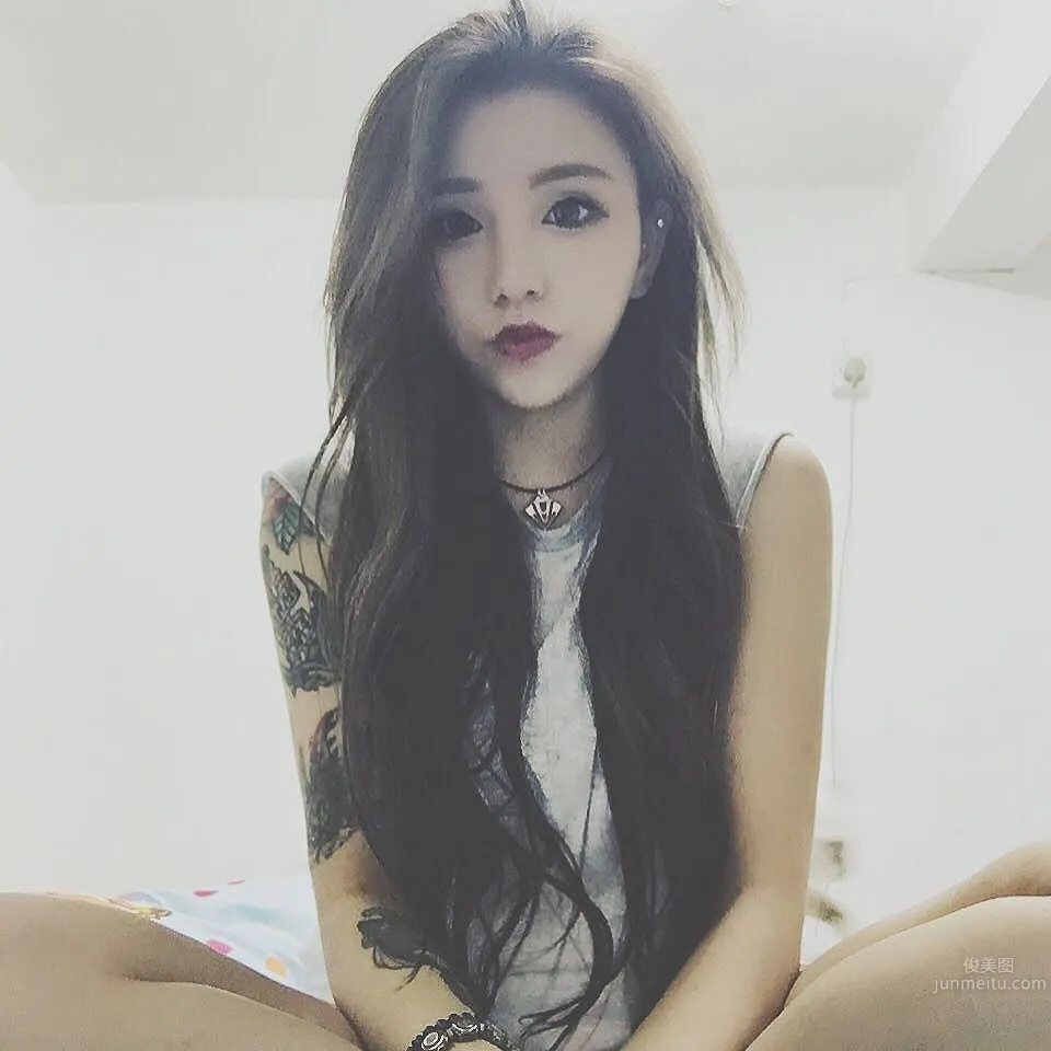 Shi Xilu Olga Shek - F-Cup Tattooed Girl photo 9