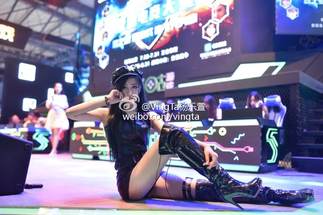 Yang Lexuan VingTa - Pinke Media Signed Showgirl photo 4