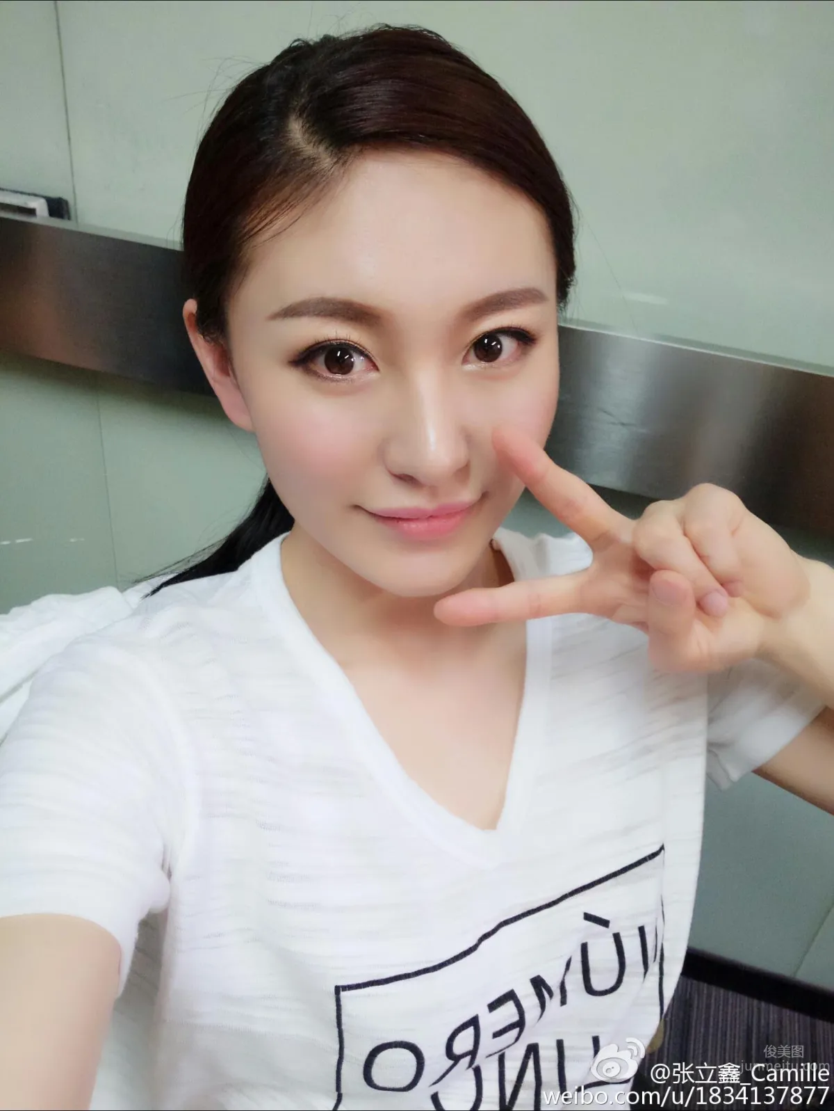 Zhang Lixin Camille - Beautiful Car Model Pretty Pictures Show photo 5