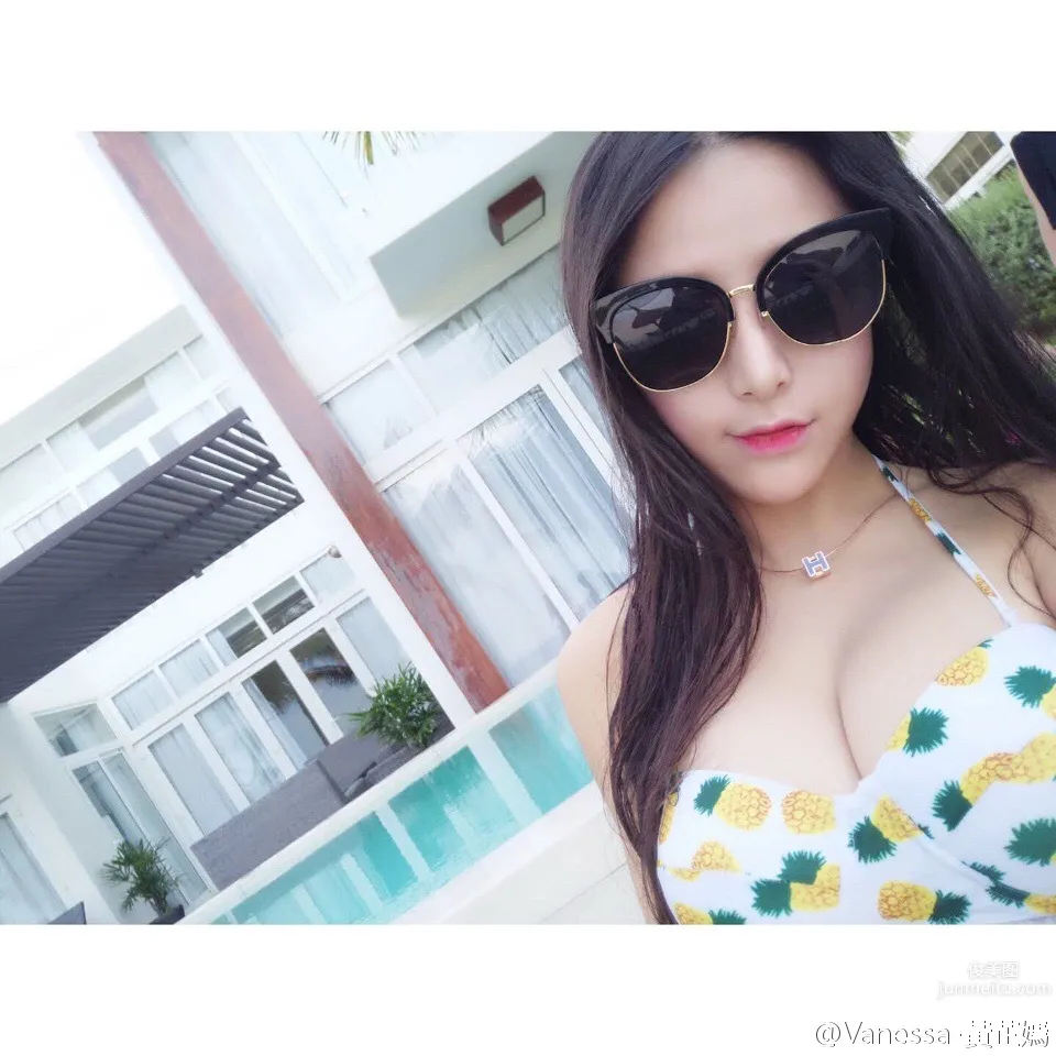 Vanessa Wong, Floral Bikini So Tempting photo 3