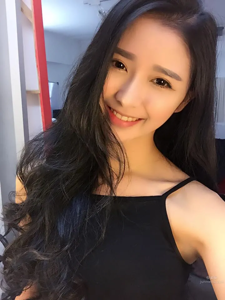悠悠(Joeychua)- 大馬正妹化妝師有顔值也有胸～ 7