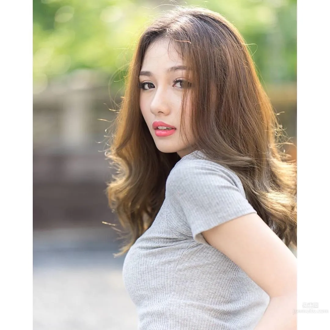 Namkhing Kanyapak - A Little Nurse with Great Looks and Figure photo 4