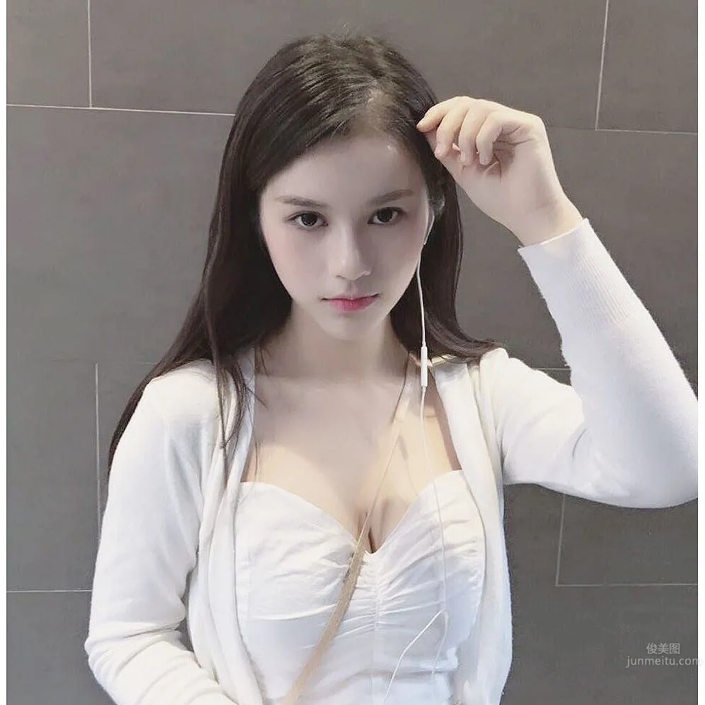 Larine Tang- 35F Class Massive Private Shoot Beautiful Photos photo 2
