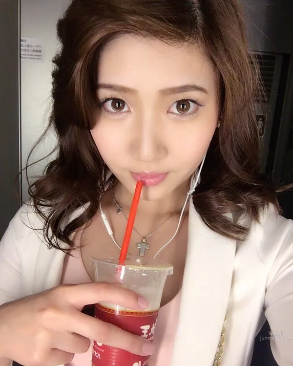 Yurina Ogata, Japan's Rising Beautiful Legs Model photo 13