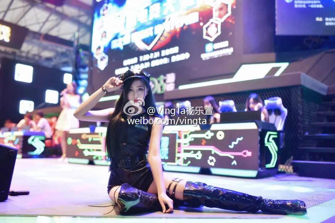 Yang Lexuan VingTa - Pinke Media Signed Showgirl photo 3