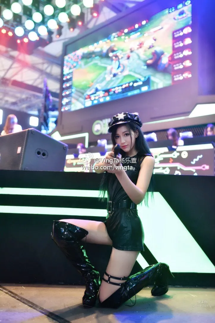 Yang Lexuan VingTa - Pinke Media Signed Showgirl photo 2