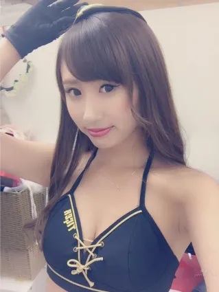 瀬戸ういか- 俏麗賽車女模私房照