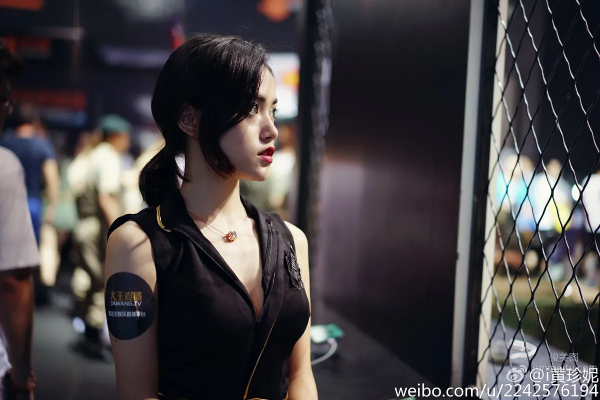 Huang Zhenni - Shanda Games SG Proud and Cold Beauty Photos photo 1