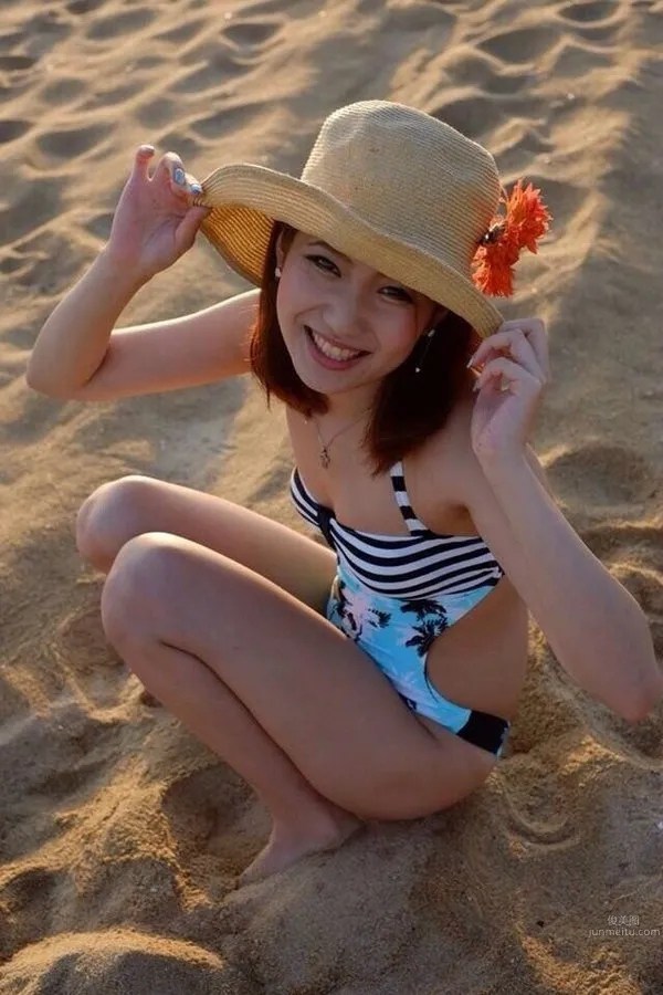 Yurina Ogata, Japan's Rising Beautiful Legs Model photo 19