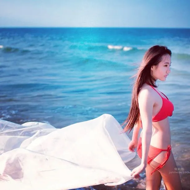 Katrina Liu Na, a Set of Swimsuit Photos That Will Make You Remember This Malaysian Beauty photo 26