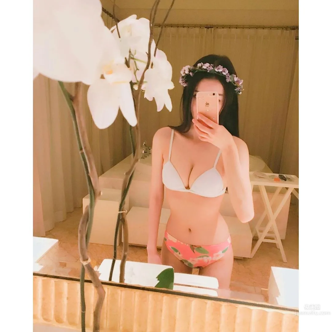 Ewa Hsu - IG Beauty with a Super Good Figure photo 9