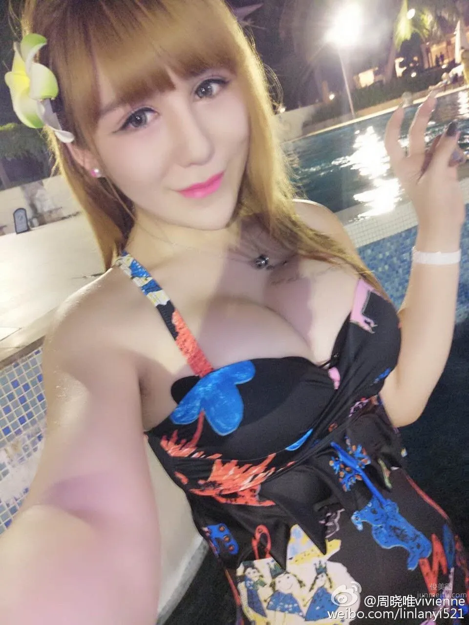 Zhou Xiaowei vivienne, Weibo Sexy Private Shoot Beautiful Pictures photo 2