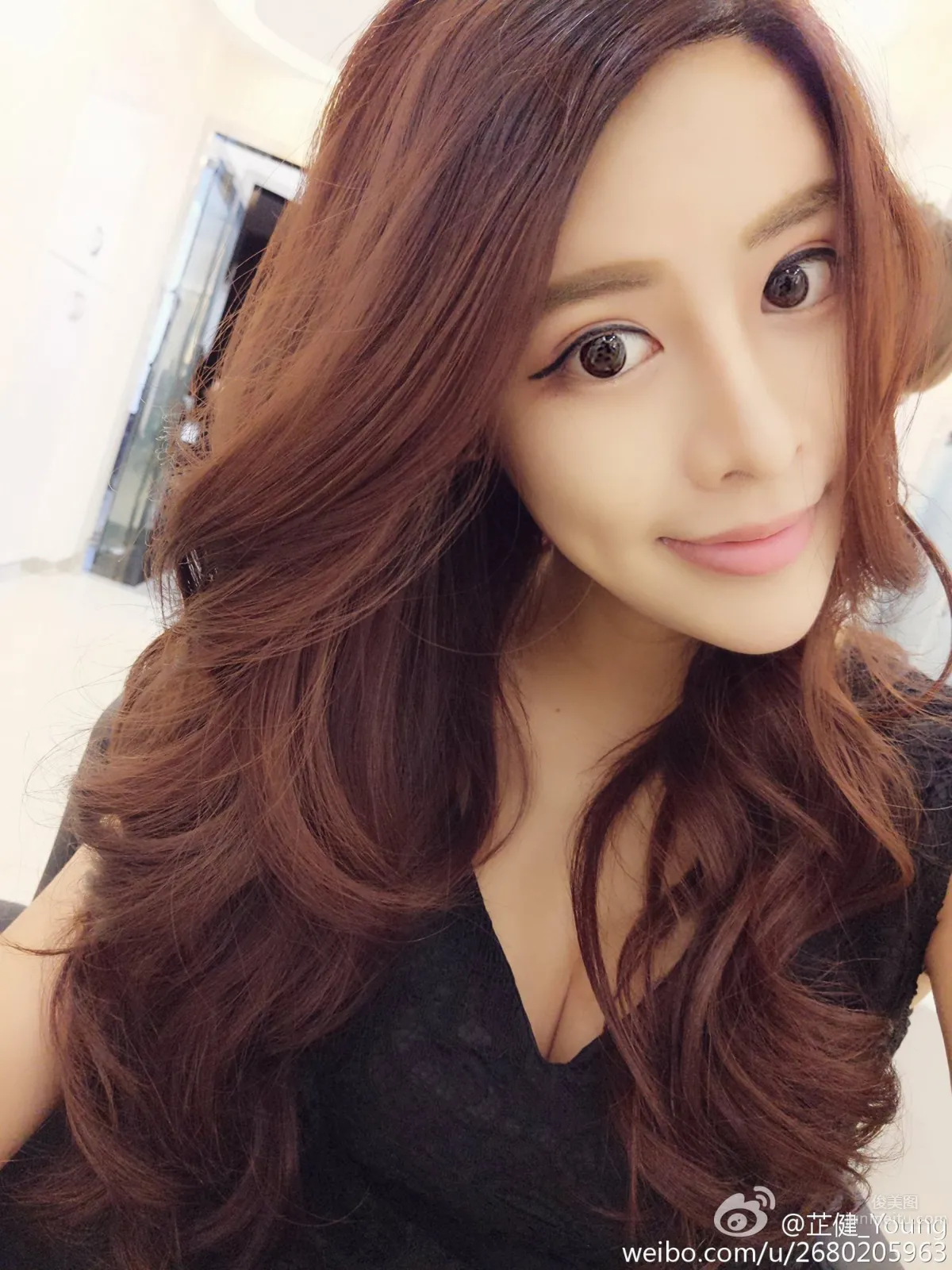 芷健Young- 艳丽赛车女郎美照_6