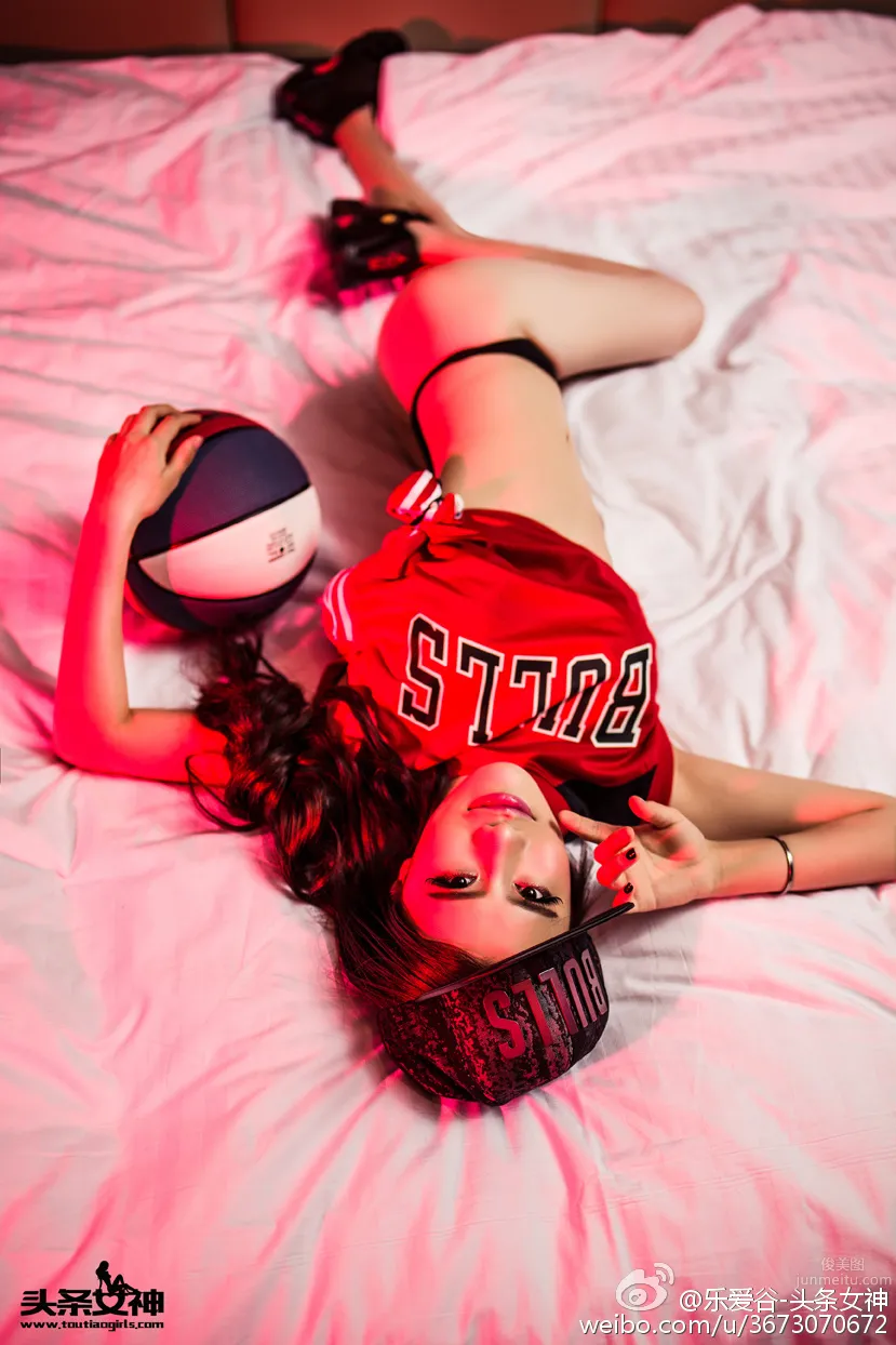 Y Qier, Cute and Sexy Bulls Fan [TouTiao Goddess] 2015-11-24 photo 7