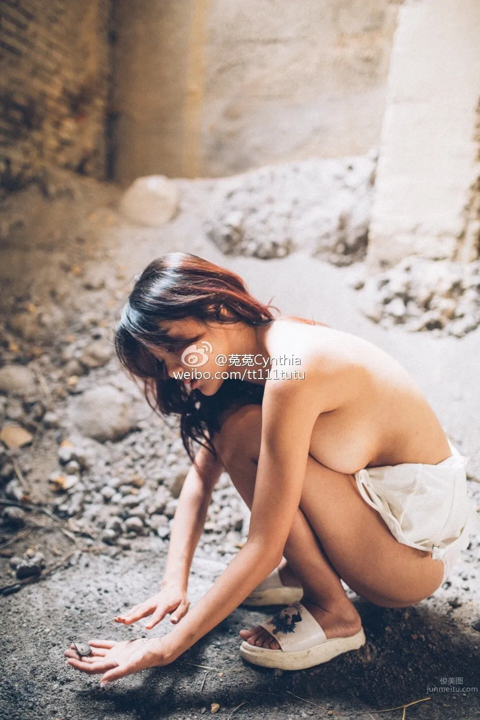 Tutu Cynthia, Big-Eyed Girl Sexy Bold Photo Shoot photo 9