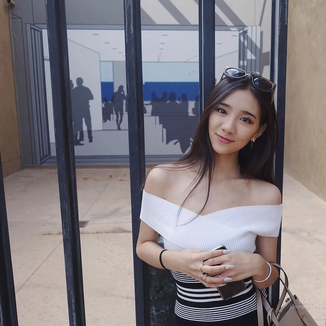 Kathy Zheng, The Shanghai Beauty with a Great Figure photo 4