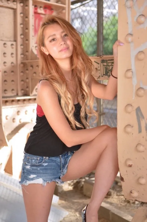 Akane Toyama, The Beautiful Girl Who Debuted With Bikini Photos photo 10