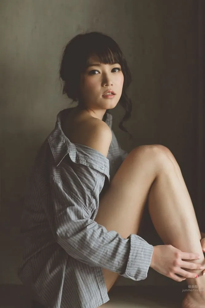 Lilian Kan, Flower on the High Peak Home Photo Set photo 4