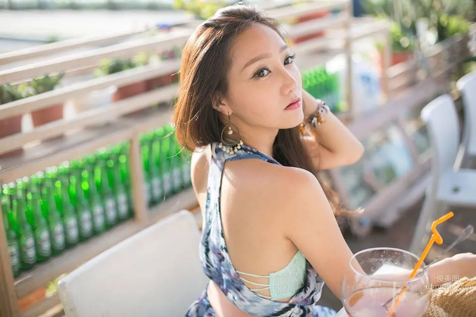 Chen Yijie Tina - 32C Long-Leg Car Model Private Shoot photo 19