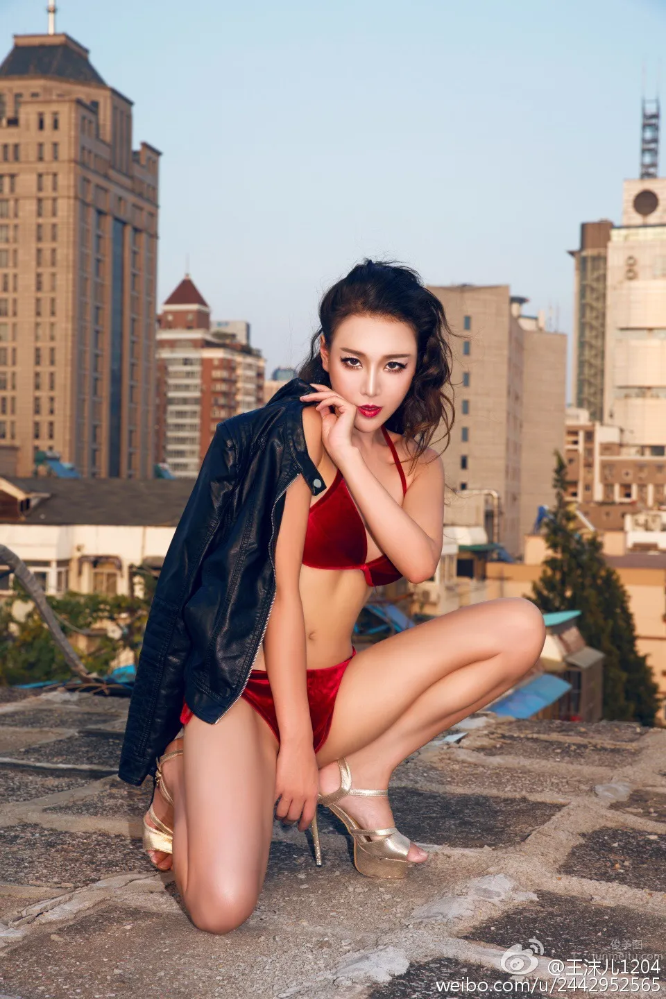 Wang Moer: Photo Set 2025 photo 2