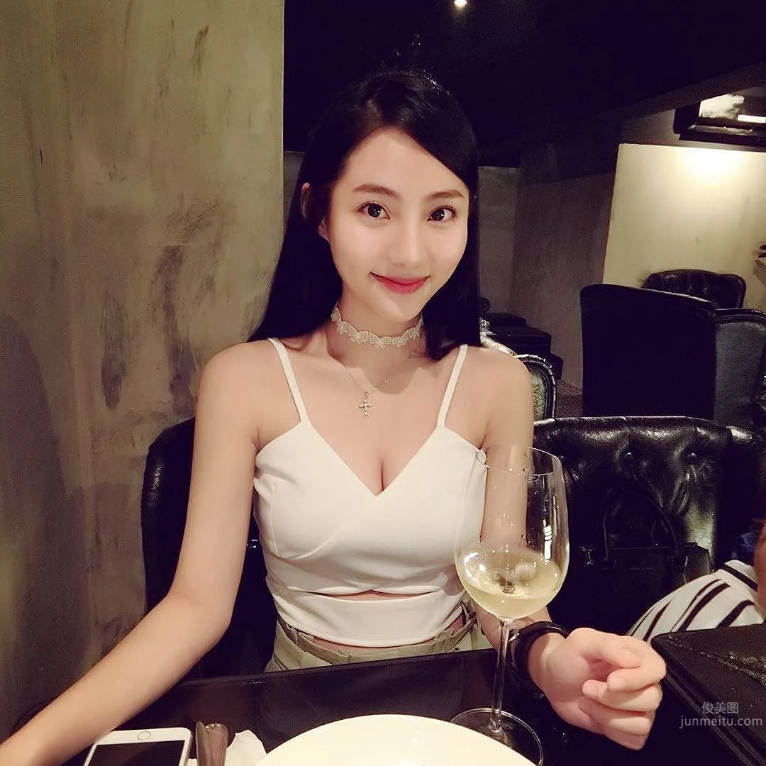 Katrina Liu Na, a Set of Swimsuit Photos That Will Make You Remember This Malaysian Beauty photo 23