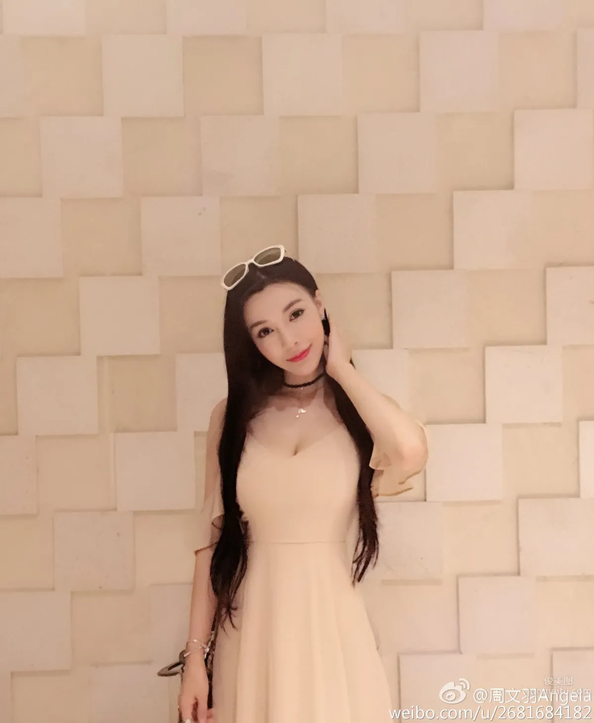 周文羽Angela- 童顔美女好身材私房美圖 2
