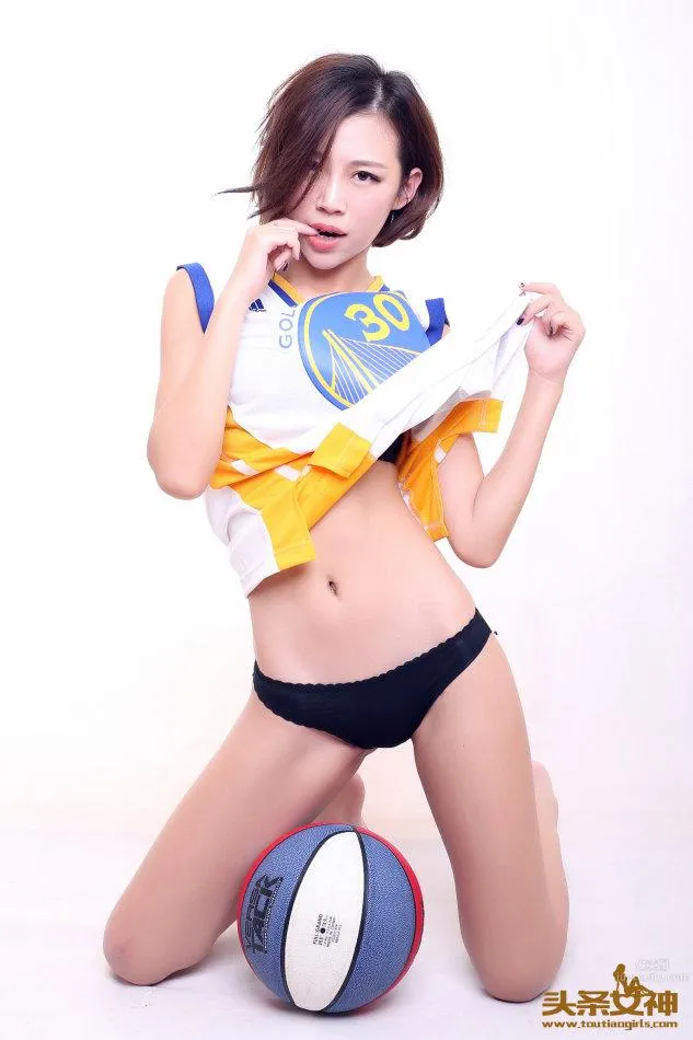 Qiao Mi - #TouTiao Goddess# Curry Female Fan Sexy Photos photo 9