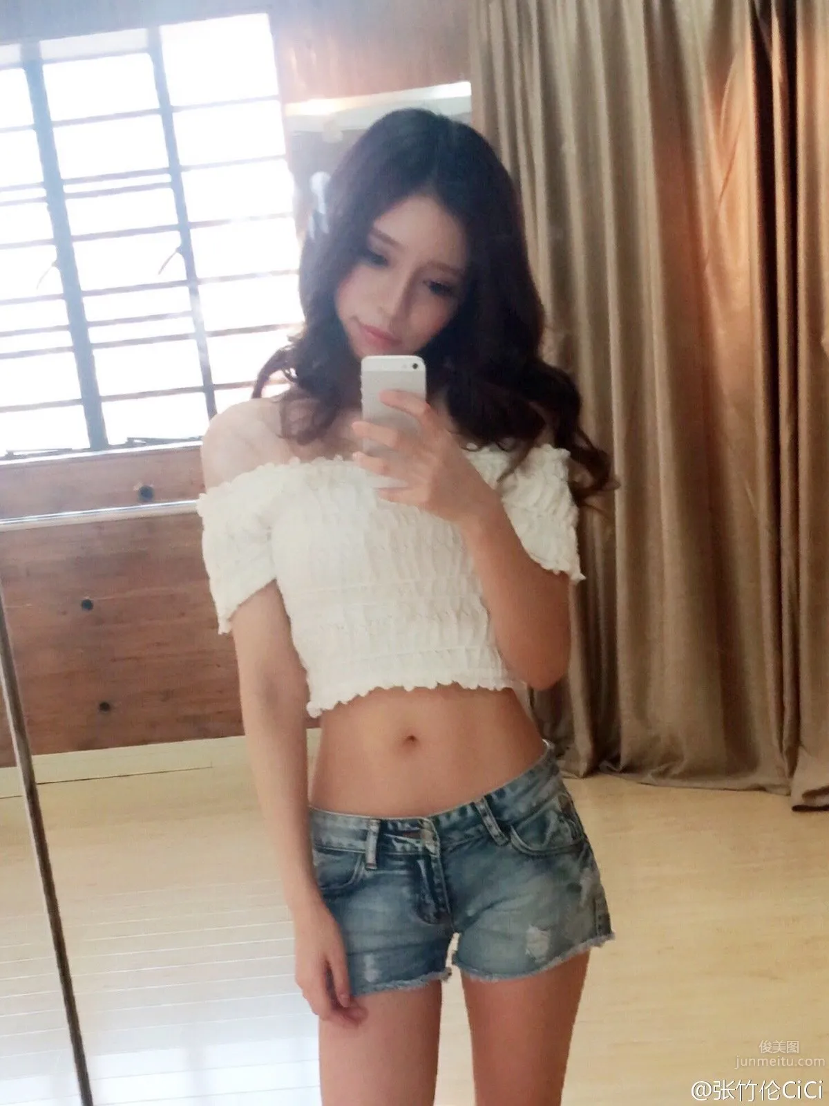 Zhang Zhulun Cici, Weibo Private Shoot Beautiful Photos photo 4