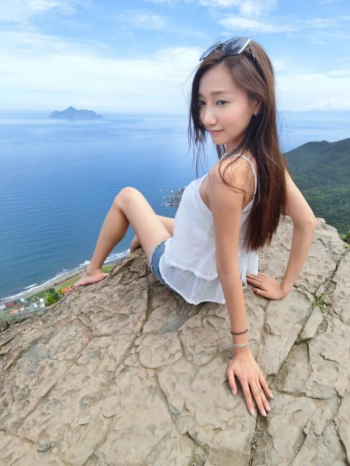 Chen Yijie Tina - 32C Long-Leg Car Model Private Shoot photo 28
