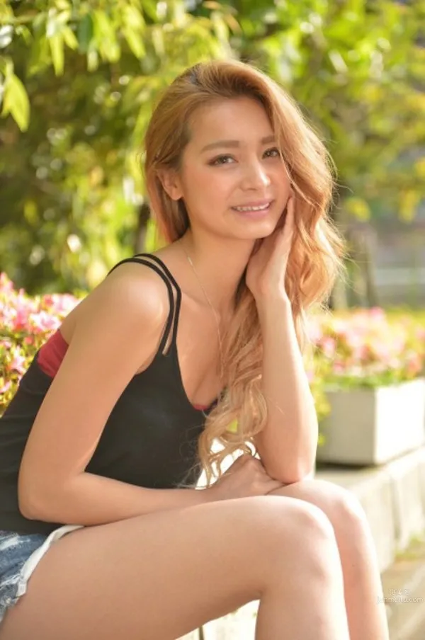 Akane Toyama, The Beautiful Girl Who Debuted With Bikini Photos photo 9