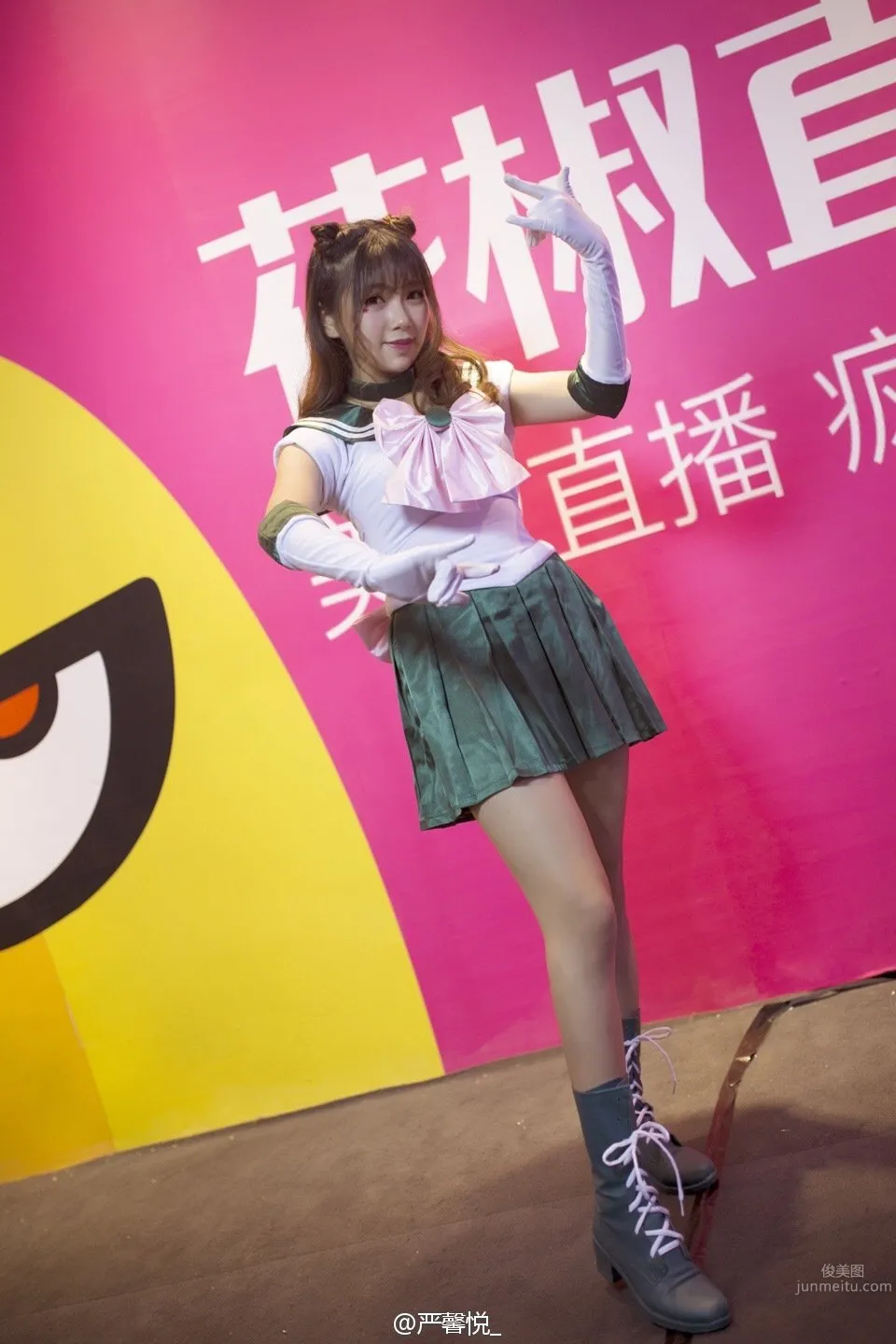 Yan Xinyue, 2016 ChinaJoy 360 Booth SG photo 2