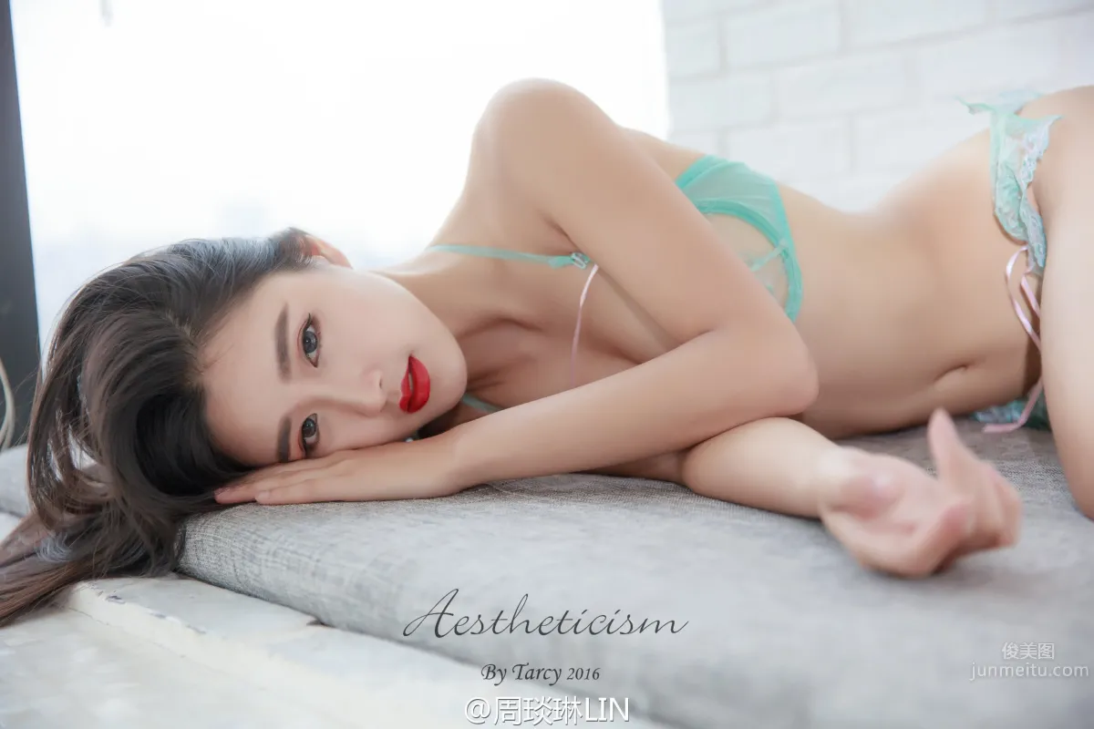 Zhou Yanlin - Fashionable Beautiful Legs Car Model Charming Photo photo 10