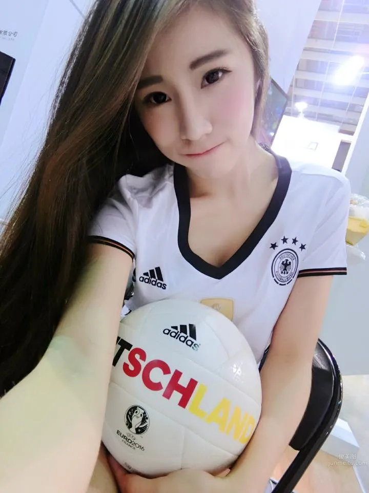 Amber Lin - Super Slim Sexy Dancer photo 13