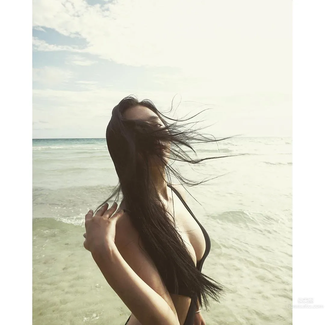 Katrina Liu Na, a Set of Swimsuit Photos That Will Make You Remember This Malaysian Beauty photo 8
