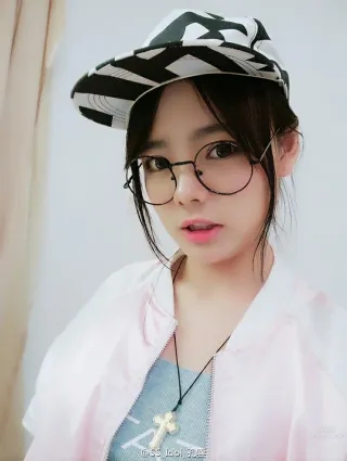 孔雯- 才智擔當的Smiling_Sugar少女