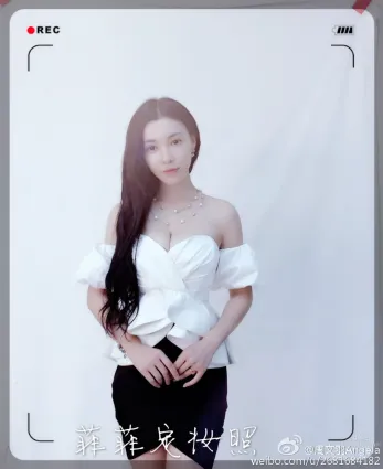 周文羽Angela- 童顔美女好身材私房美圖